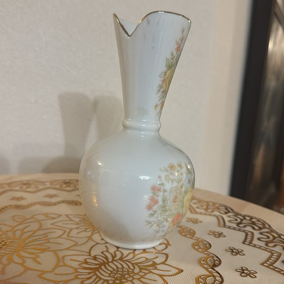 Floral Porcelain Vase - Picture 6 of 9